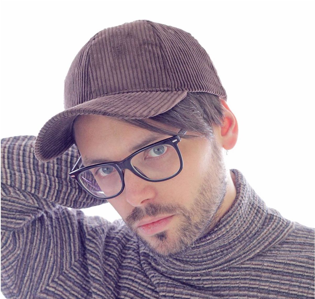 Casquette en velour brodée.